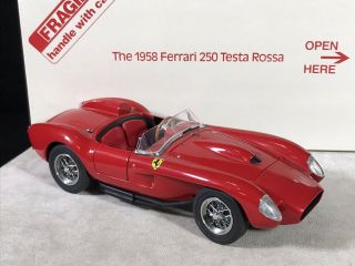 Danbury 1958 Ferrari 250 Testa Rossa Diecast Model Car 1:24 Scale Red