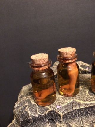 3 Miniature Jars Of Body Parts - Leatherface Dr Jekyll Sideshow Horror Diorama 3