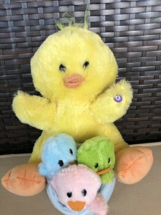Gemmy Animated Singing Mother & Baby Chicks You Are My Sunshine Musical Plush