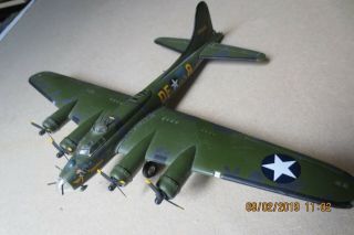 2001? Corgi Aviation Archive Boeing B - 17 Flying Fortress Nose Art Memphis Belle