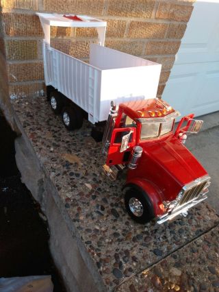 Ertl 1/16 Big Farm Toy Peterbilt 367 Truck With Grain Box No Cover