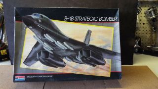 Monogram 5606 B - 1b Strategic Bomber 1:72 Plastic Model Kit Unbuilt
