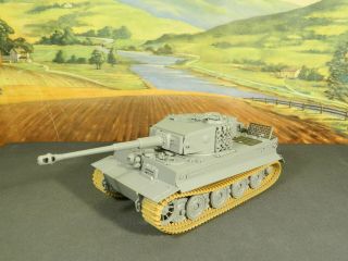 Built 1/35 German Ww2 Tiger Tank Mid Production With Pe Details,  Unpainted
