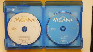 MOANA Blu - ray & DVD (Digital code not) 2