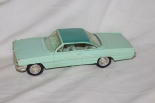 1961 Pontiac Bonneville Hardtop Promo Model Car Amt Green