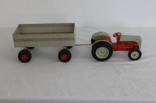 Ertl Ford Tractor & Flarebox Wagon Model 8n 1/16 Scale Diecast Metal Usa Toy Red