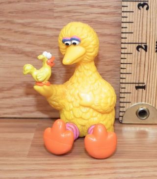 Muppets Applause Sesame Street " Big Bird Holding Bird " Pvc Figure Only Read