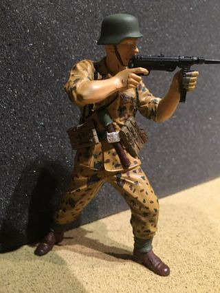 1/18 German Mp 40 Wwii Camo Machine Gun Figure