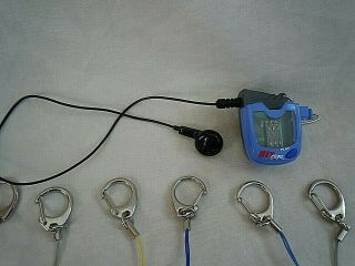 Tiger Electronics Hit Clips Music Player with 7 Micro Tracks FM Radio 2