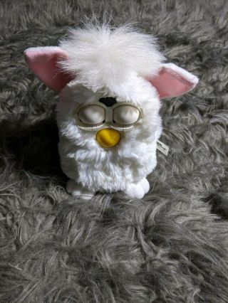 1998 White Furby - Snowball - Electronic By Tiger Model 70 - 800