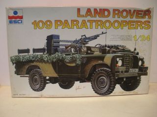 Land Rover 109 Paratroopers,  1/24 Scale,  Left Hand Drive,  With Windshield,  Esci