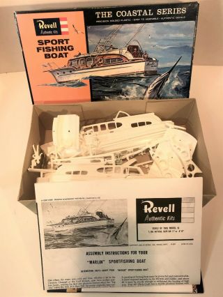 Revell H - 0387 - Chris Craft Sport Fishing Boat - 1964 The Coastal Series