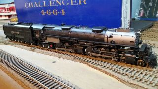 Athearn Genesis Ho Scale Union Pacific 4 - 6 - 6 - 4 Challenger 3985 Dcc/snd