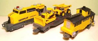 Toy State Battery Op.  Caterpillar Train Locomotive Caboose And Flatcar With Load