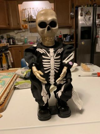 Gemmy Animated Skeleton Singing & Dancing To Song Low Groovy Halloween Fun
