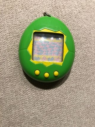 Tamagotchi The Virtual Reality Pet Bandai Green 1997