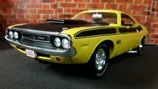 Ertl 1/18 Scale 1970 Dodge Challenger T/a 340 - 6 Pack Yellow/black - Mirror Loose
