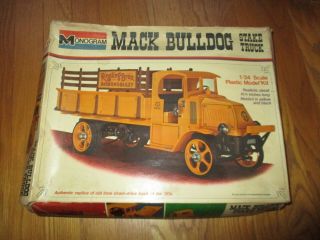 Monogram Mack Bulldog Stake Truck 1/24 Plastic Scale Model Kit Ringling Bros.