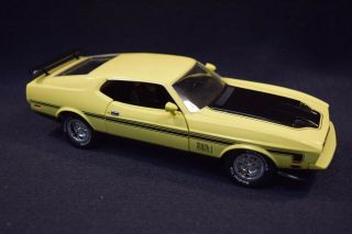 Testors - Ford Mustang Mach 1 Toy Model Die Cast Metal Yellow Black Stripe