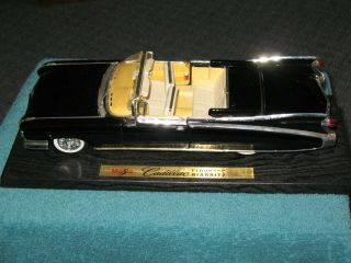 Maisto 1959 Cadillac Eldorado Biarritz Special Edition 1:18 Scale - Black