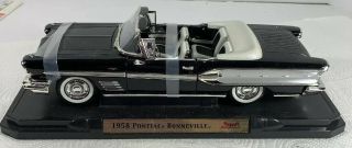 Road Signature 1958 Pontiac Bonneville Convertible 1:18 Scale Diecast