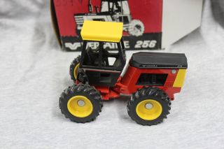 1/32 Scale Models Versatile 256 Bi - directional tractor 99000340 2