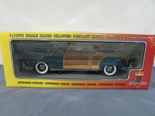 Motor City Classics 1/18 Scale 1948 Chrysler Town & Country