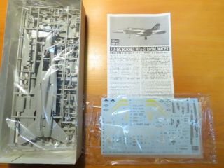 Hasegawa 1/72 F/A - 18C HORNET `VFA - 27 ROYAL MACES ' (00166) 2