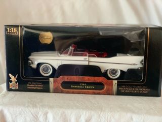 Signature Series 1/18 Scale 1961 Chrysler Imperial Crown 20138 2