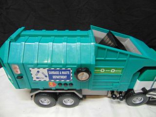 2011 Tonka Garbage Waste Truck green color w/ dumpster with sounds 06744 2