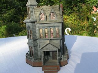 Polar Lights 1/87 (ho Scale) Addams Family Haunted House