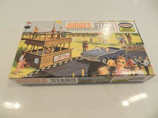 Aurora Judges Stand 1451 - 100 Ho Scale Slot Car Model Kit From 1963.