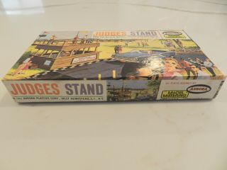 Aurora Judges Stand 1451 - 100 HO Scale Slot Car Model Kit from 1963. 2