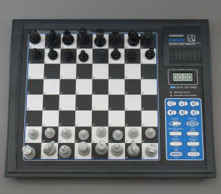 1998 Saitek Aragon Electronic Talking Chess Game Computer - Garry Kasparov