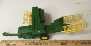 Vintage Ertl 1/16 Scale John Deere Hay Baler 585 Die Cast Collectible Farm Toy