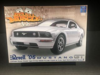 Revell 2006 Ford Mustang Gt 1:25 Scale Plastic Model Kit Mostly Painted