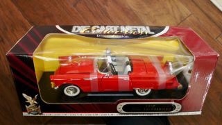 Road Signature Deluxe Edition 1:18 Scale 1957 Ford Thunderbird Die - Cast Metal