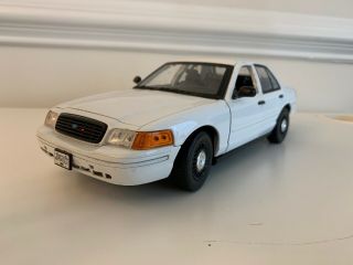 2007 Ford Crown Victoria Police Car 1/18 Scale Diecast Motor Max Lights