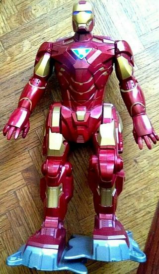 2009 Marvel Avengers Iron Man Walking Talking Lights 13 " Action Figure Robot