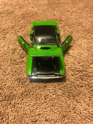 Maisto Special Edition 1/24 Scale Green 1970 Dodge Challenger R/t Coupe Diecast