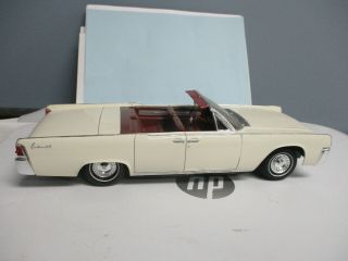 Lincoln Continental Convertible 1961 62 ? 1/24scale Classic Model Car Diarama
