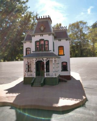 Polar Lights 1/87 House On The Hill Pll968 Psycho House Put Together And Painted