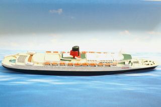 Mercator ? 921 Cunard 9.  5 " Queen Elizabeth 2 Lead Ship Model 1:1200 Miniature 10