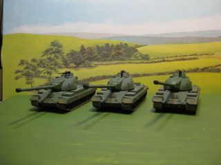 Roco Minitanks: British Heavy Tank Troop (conqueror).  1:87.