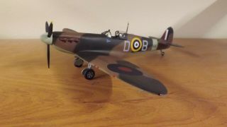 Revell / Monogram,  1/48,  Spitfire Mkii,  Douglas Bader Mkgs,  Built Model