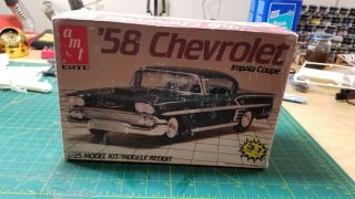 Amt / Ertl / 1958 Chevy Impala (1/25 Scale Model Kit)