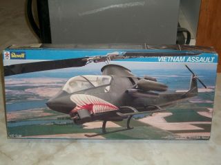 Revell 1/32 Scale Ah - 1 Huey Cobra Helicopter