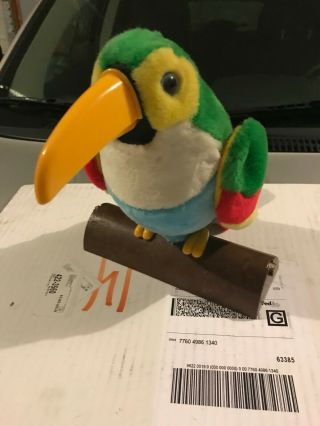 Macaw Toucan Talking Parrot Flaps Wings Repeats Words Bird Toy 649102 Chain Fong