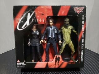 Rare X Files Mcfarlane Toys Action Figure Set (mulder,  Scully,  Attack Alien) Nib
