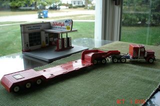 Peterbilt Semi,  Low Boy Tractor Trailer Truck,  1/50 Scale,  For Hauling Big Loads 2